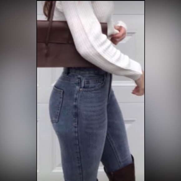 (SOLD)
RW & CO Denim Jeans (Straight Leg) Size 4 (26) - Picture 6 of 6